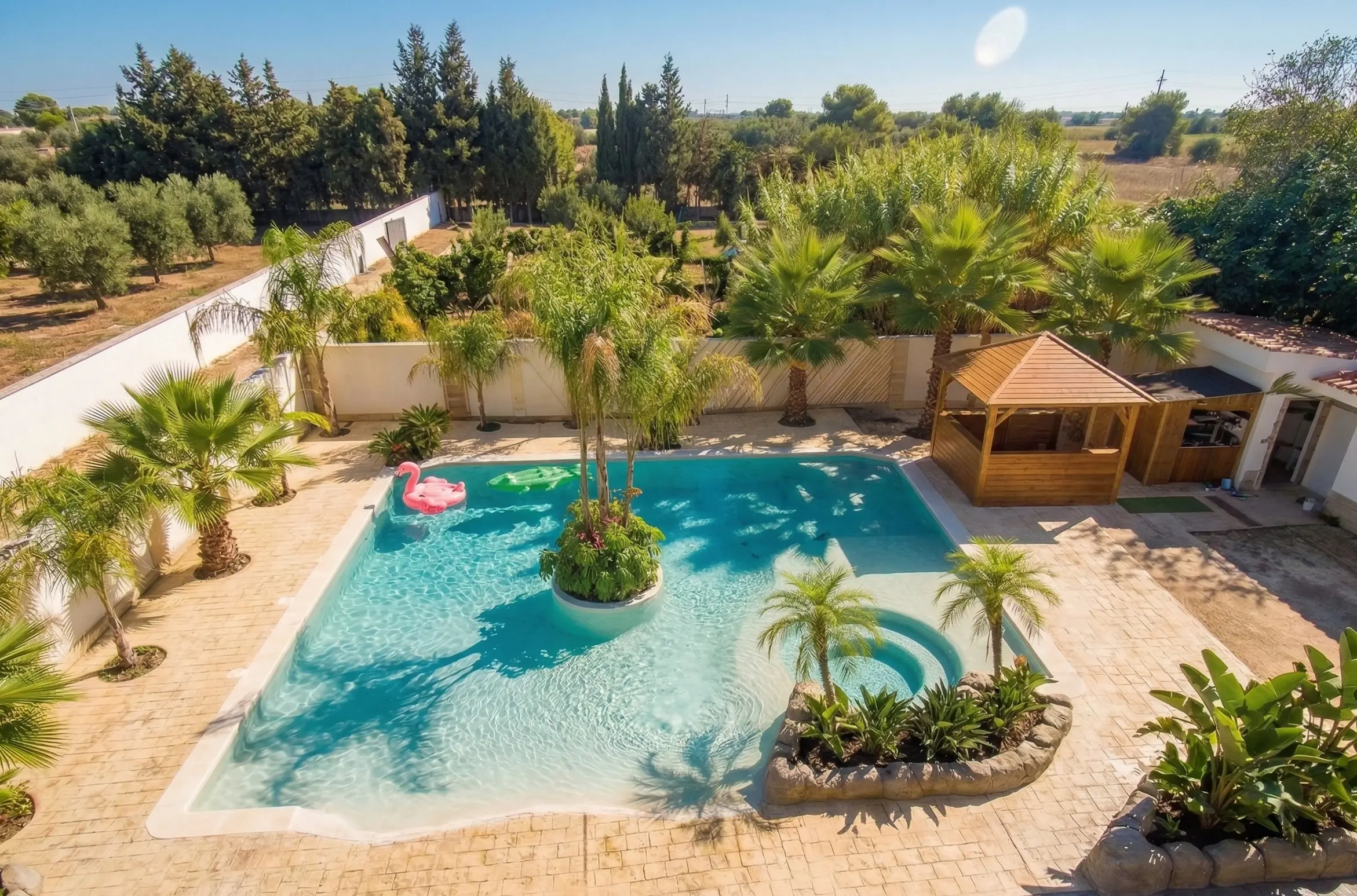 Puedes tener una piscina tipo playa con nuestros revestimientos minerales de cuarzo continuo